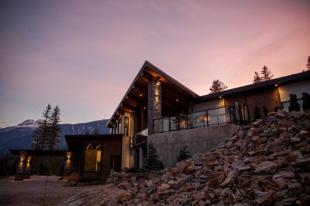 Eagle Pass Lodge Revelstoke Esterno foto