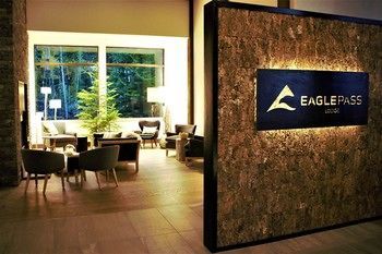 Eagle Pass Lodge Revelstoke Esterno foto